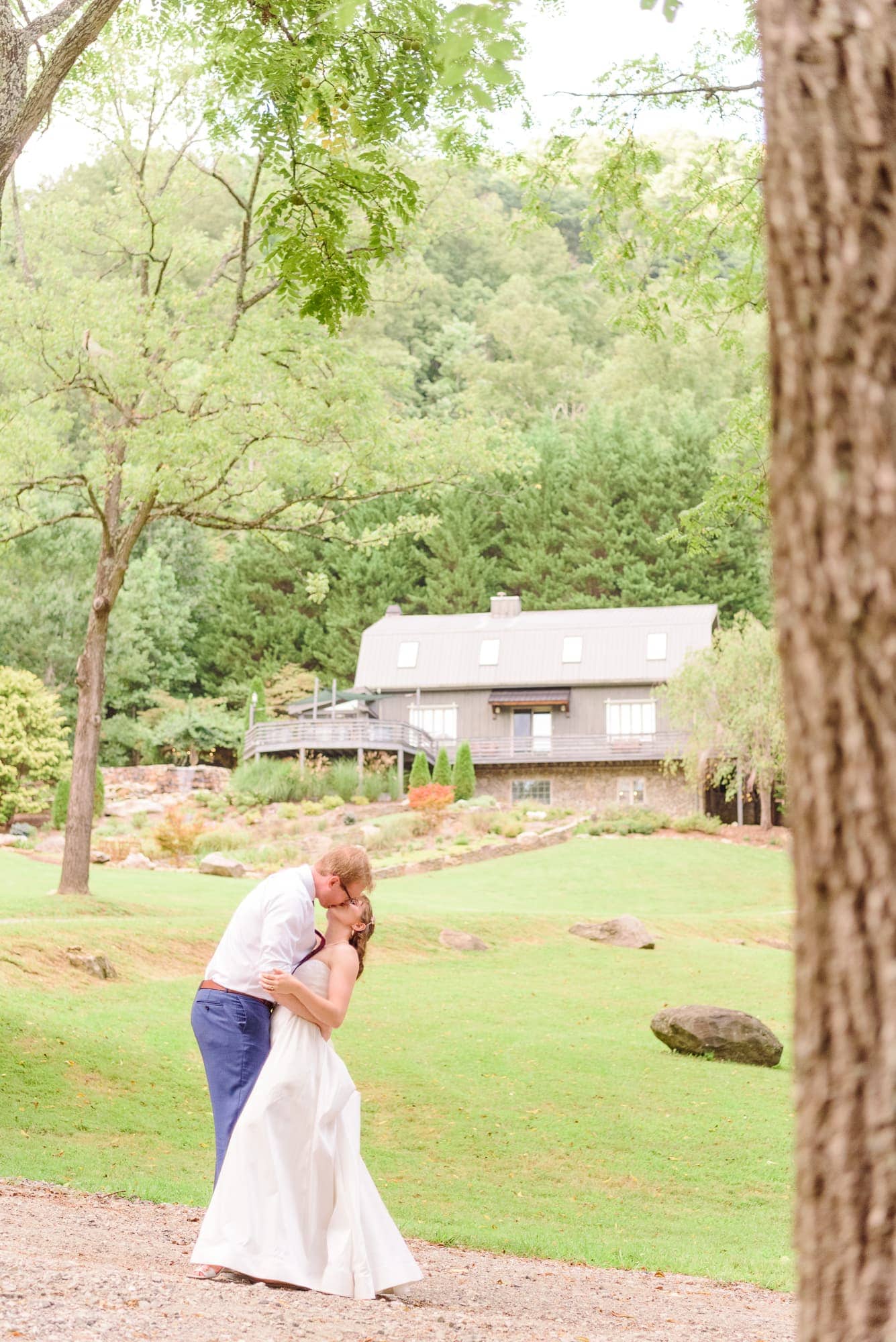 Erin and Will kiss in front of the Delaney Ridge property.